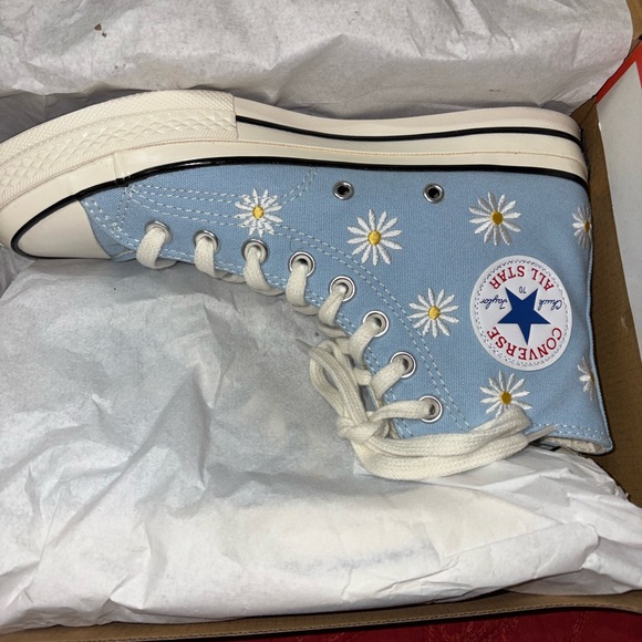 Converse Sz 8 1/2 NIB Blue with Embroidered Daisies High Top Tennis Shoes - Picture 7 of 7